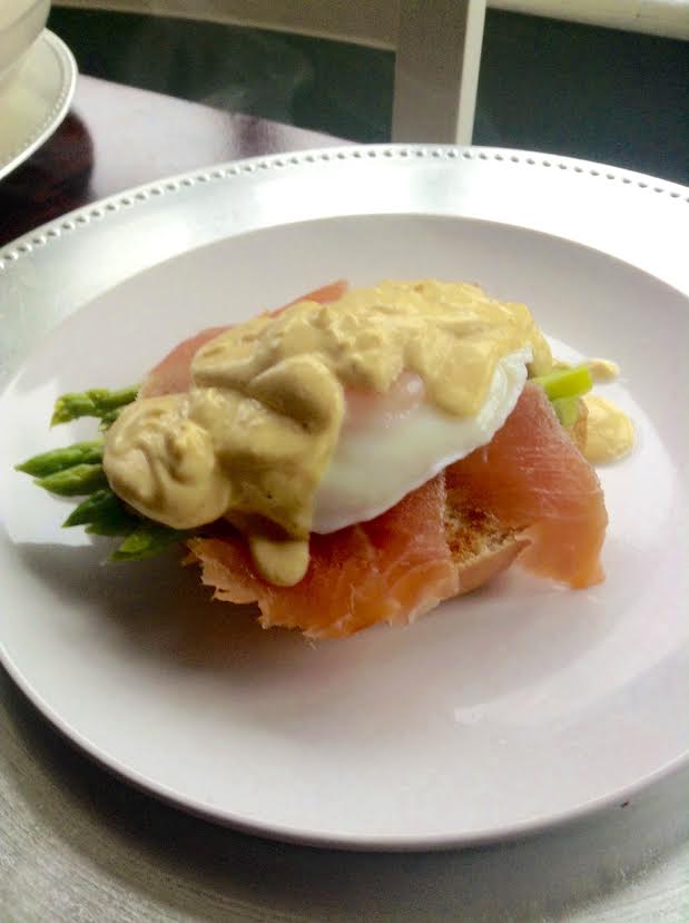 GUILT FREE GREEK YOGURT HOLLANDAISE SAUCE